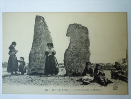 ÎLE  De  SEIN  :  Les  CAUSEURS  ,  MENHIRS. - Ile De Sein