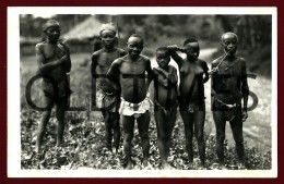 D. R. OF THE CONGO - COSTUMES - PYGMIES GROUP-BANZABY TRIBE 40S REAL PHOTO PC. - Unclassified