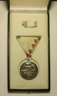 Hongrie Hungary Ungarn  Médaille 1996 "" Officer´s Cross Service Medal III " Silver Plated RARE ! Original Box - Andere & Zonder Classificatie