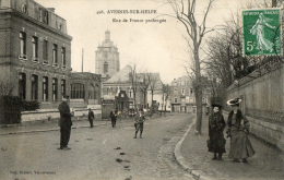 AVESNES SUR HELPE (59) Rue De France Prolongée Belle Animation - Avesnes Sur Helpe