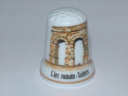 Dé à Coudre En Porcelaine - L´ARC ROMAIN - SAINTES - E6 - Vingerhoeden