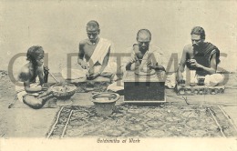 INDIA - COSTUMES - GOLDSMITHS AT WORK - 1915 PC. - Non Classificati