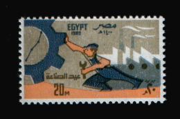 EGYPT / 1980 / INDUSTRY DAY / COGWHEEL / FACTORIES / FACTORY CHIMNEYS / MNH / VF - Ungebraucht