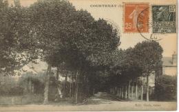 CPSM COURTENAY (Loiret) - L'entrée Du Village - Courtenay