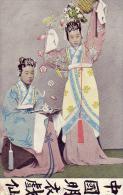 Illustrateur  Japon  Femmes Japonaises   Geishas  Kimono  (petit Pli D Angle) - Autres & Non Classés