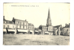 Cp, 86, Mirebeau, La Place, Voyagée 1929 - Mirebeau