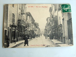 Carte Postale Ancienne : LE TEIL : Rue De La République, Animé , Coiffeur Chapus - Le Teil