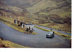 CP - PHOTO - THE QUEEN'S CAR AT THE DEVIL'S ELBOW - PERTHSHIRE - J. ARTHUR DIXON - 3665 - THE QUEEN IS ON HER WAY TO BAL - Perthshire