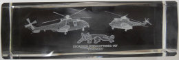 Magnifique Plexi-glace Escadron D'helicopteres 1/67 "pyrénées" Base Lacanau Inclusion 15x4.8x4.8cms Aviation - Aviazione