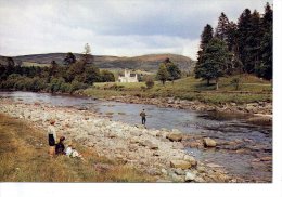 CP - PHOTO - BALMORAL - CASTLE AND THE RIVER DEE - 3659 - J. ARTHUR DIXON - ABERDEENSHIRE - A VIEW OF THE ROYAL RESIDENC - Aberdeenshire