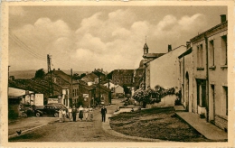 ROCHEHAUT VILLAGE AVEC AUTOMOBILE - Bouillon