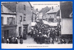 CARTE POSTALE ANCIENNE CPA ECRITE SAINT GERVAIS D'AUVERGNE LA RUE DU COMMERCE UN JOUR DE MARCHE FOIRE 63390 PUY DE DOME - Saint Gervais D'Auvergne