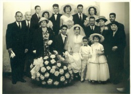 Photo De Mariage Format  17 X 12.5 Cm  Dos  Bonne Dans Les Annee 1960 - Autres & Non Classés