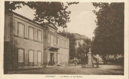 Rousset (13. Bouches-du-Rhône) La Mairie Et Les Ecoles - Rousset