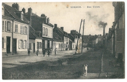 Cpa:80 MOREUIL Somme (ar. Montdidier) Rue Thiers (animée) N° 35 - Moreuil