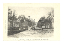 Cp, 86, Poitiers, La Grille D'Honneur Du Parc De Blossac - Poitiers