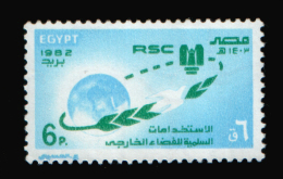 EGYPT / 1982 / UN'S DAY / EXPLORATION & PEACEFUL USES OF OUTER SPACE / OLIVE BRANCH / DOVE / GLOBE / MNH / VF - Ungebraucht