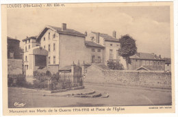 LOUDES  (Hte-Loire) - Alt. 836 M. -  Monument Aux Morts De La Guerre 1914-1918  Et Place De L´Eglise - Loudes