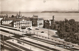 CPSM 9X14 . SUISSE . NEUCHATEL . LA GARE , L´ EGLISE CATHOLIQUE & LES ALPES  ( Hôtel Terminus ) - Neuchâtel