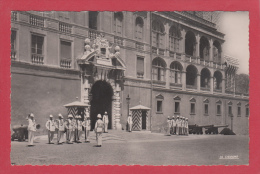 MONACO [Monaco] --> La Relève De La Garde Devant Le Palais Princier - Palazzo Dei Principi