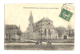 Cp, 86, Neuville De Poitou, Champ De Foire Et Abside De L'Eglise, Voyagée 1916 - Neuville En Poitou