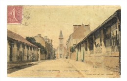 Cp, 86, Neuville De Poitou, Rue Victor Hugo Et Eglise, Voyagée - Neuville En Poitou