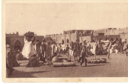 Cp Afrique MALI Ex SOUDAN FRANCAIS AOF TOMBOUCTOU La Place Du Marché  / Batiment Habitation Ex Colonie Francaise - Mali