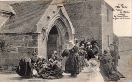 L ILE TUDY LE PORTAIL DE L EGLISE PENDANT LA GRAND MESSE LE JOUR DU PARDON - Ile Tudy