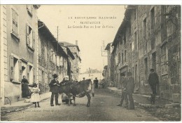 Carte Postale Ancienne Montfaucon En Velay - La Grande Rue Un Jour De Foire - Vache - Montfaucon En Velay