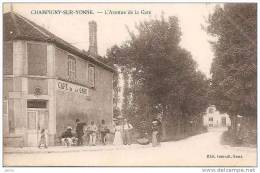 CHAMPIGNY AVENUE DE LA GARE AVEC SON CAFE (PERSONNAGES) REF 11838 - Champigny