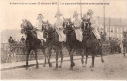 Bruxelles-1909- Avènement Du Roi Albert-Les Piqueurs-Cavaliers- Chevaux - Exp. Vers Quevy-le-Grand (voir Scan) - Famous People