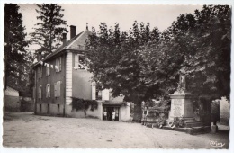 Chamoux-sur-Gelon, Place Du Monument, Animée, Monument Aux Morts, C.I.M., Petit Pli B. G. - Chamoux Sur Gelon