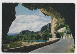 (RECTO / VERSO) LES TUNNELS SUR LA ROUTE DU PONT D' ARC EN 1964 - BELLE FLAMME - Vallon Pont D'Arc