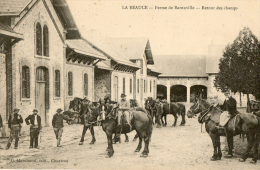 LA BEAUCE (28) Ferme De BARONVILLE Retour Des Champs Chevaux Gros Plan - Autres & Non Classés