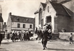 TREGUNC SORTIE DE L EGLISE - Trégunc