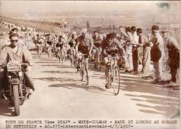 P 671 -  TDF 1957 - Mahé Et Lorono Au Sommet Du Wettstein - 7em étape Metz - Colmar - Cycling