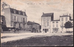 CPA - (17) Aulnay - Place Du Chateau - Aulnay