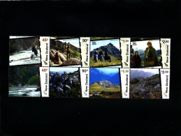 NEW ZEALAND - 2004  HOME OF MIDDLE EARTH  BLOCK OF 8  MINT NH - Blocs-feuillets