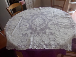 NAPPE ANCIENNE CARREE EN FIL OU DESSUS D'EDREDON ENTOURAGE CRANTEE - 1m18X1m18 - Kant En Stoffen