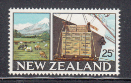 New Zealand MNH Scott #420 25c Dairy Farm, Dairy Products On Cargo Hoist - New Zealand Industries - Nuovi