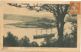 LANDEVENNEC---L'ILE TERENEZ VUE SOUS LE VIEUX CHENE - Landévennec