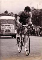 P 702 - GRAND PRIX DES NATIONS - 1954 - Isaac Vitré En Action Dans La Cote De Saint Cyr - Cycling