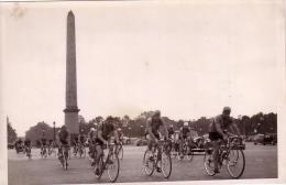 P 707 - TOUR D' EUROPE - 1954 - Départ De Paris - Passage  Des Coureurs à La Concorde - Cycling