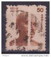 INDE  ERREUR PLI ACCORDEON   GANDHI   Yvert N°751  OBL.   Réf  3514 - Plaatfouten En Curiosa