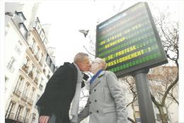 CARTE-COM Mairie De Paris , " A La Saint-valentin , Vos Mots D'amour S'affichent Dans Tout Paris ; Couple Homme. - Saint-Valentin
