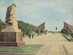 (278M) Germany - Berlin - Soviet War Memorial In Treptow - Monuments Aux Morts