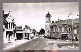 MONTMARTIN-SUR-MER . La Poste Et Le Bourg . - Montmartin Sur Mer