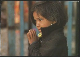 NEPAL Girl Of Marpha Fillette De Marpha Postcard Used In Sussex 1984 - Népal