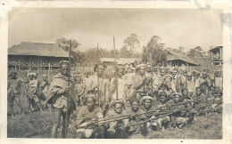 CPA MALAISIE MALAYSIA MALAYA SINGAPOUR - SINGAPORE -Groupe De Guerriers  Photo Carte - Malaysia