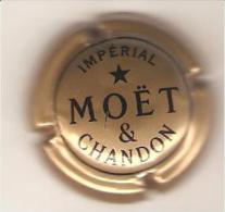 CAPSULE MUSELET CHAMPAGNE MOET ET CHANDON (noir Sur Or) - Möt Et Chandon